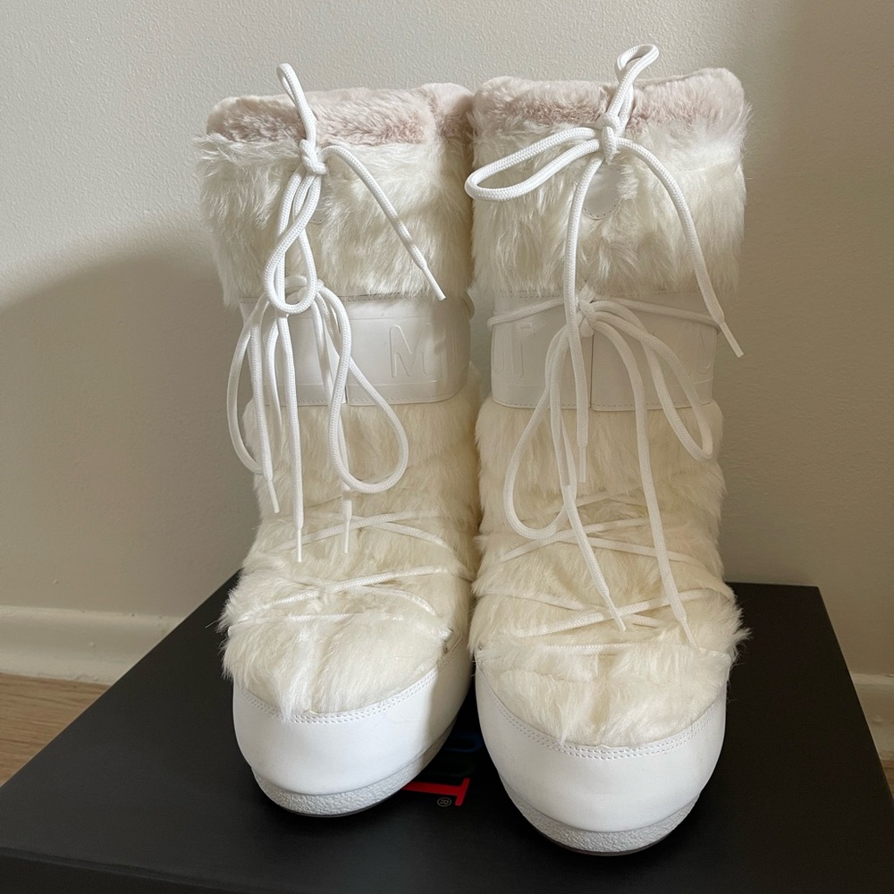 ICON WHITE FAUX-FUR BOOTS